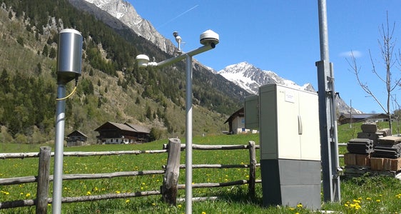 95 Wetterstationen stehen in Südtirol, 58 davon im Siedlungsraum und 37 auf den Bergen. Im Bild: Wetterstation von Antholz (Foto: LPA/Landesamt für Meteorologie und Lawinenwarnung)