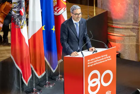 In seiner Festansprache an die beiden Staatsoberhäupter und die Festgäste richtete Landeshauptmann Arno Kompatscher einen Blick auf die Entstehung und die Zukunft der Autonomie. (Foto: LPA/Bernhard Aichner)