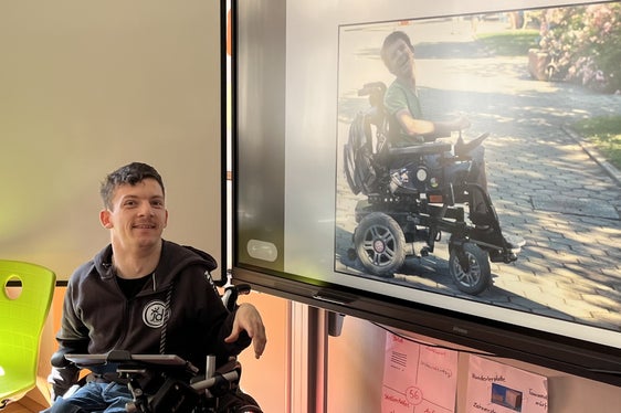 Raphael Donati gibt in seinen workshops Einblick in die vielfältigen Möglichkeiten der Unterstützten Kommunikation, durch die die Teilhabe der Betroffenen am gesellschaftlichen Leben gefördert wird. (Foto: LPA/Landesamt für Beratung der Pädagogischen Abteilung)