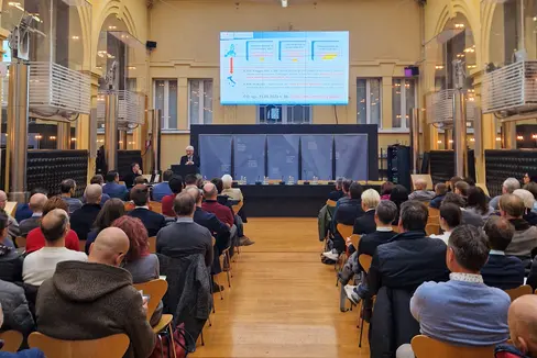 Um die Mindestumweltkriterien (CAM) für Straßen ging es bei einer vom Landesamt für Geologie und Baustoffprüfung gemeinsam mit der Ingenieurkammer organisierten Tagung in Bozen. (Foto: LPA/Gianluca Crocco)