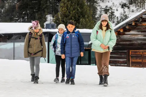 Die Fahrdienste zur Schule und zurück für 4000 Kinder und Jugendliche, die an entlegenen Orten wohnen, ist beinahe flächendeckend organisiert. (Foto: LPA/Oskar Verant)