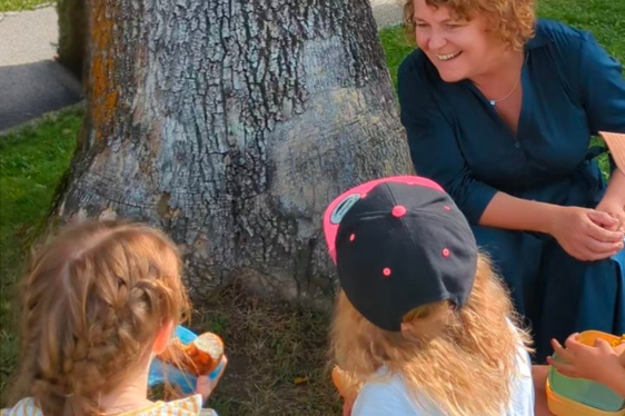 Kinder und Familien unterstützen auf allen Ebenen, dazu ruft Familienlandesrätin Rosmarie Pamer auf und spricht sich dafür aus, dass es vor Ort starke, informierte und selbstsichere Familienreferentinnen und -referenten braucht. (Foto: LPA/Hannes Wisthalter)