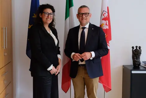 L'assessore provinciale alle Opere pubbliche, Christian Bianchi, con la presidente di Confesercenti Alto Adige, Elena Bonaldi Messina. (Foto: ASP/Gianluca Crocco)