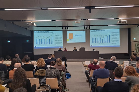 Risikobewertung und Präventionsmaßnahmen für Arbeitnehmerinnen und Arbeitnehmer müssen differenziert betrachtet werden: Das wurde bei der Tagung zur geschlechterspezifischen Sicht auf den Arbeitsschutz deutlich. (Foto: Presseamt Provinz Trient)