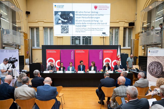 Il convegno scientifico “80 anni Accordo di Parigi - La tutela delle minoranze alla luce di nuove sfide” ha visto discutere esperte ed esperti dei mondi economico, politico, giuridico, amministrativo e lavorativo sul futuro della tutela delle minoranze in Alto Adige. (Foto: USP/Fabio Brucculeri)