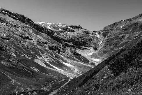 Die Stilfser-Joch-Straße wird 200 Jahre alt: Mit einem Festwochenende vom 5. bis zum 6. Juli wird das gebührend gefeiert. (Foto: Krzysztof Kowalik/Unsplash)