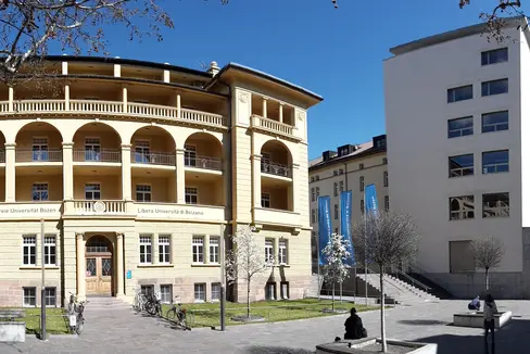 La Provincia mette a bando 208 borse di studio per merito dell’importo di 1392 euro cadauna, domande al via dal 13 marzo (Foto: ASP/Unibz)