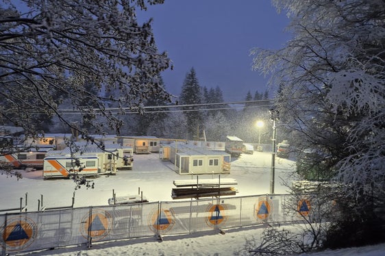 Nella frazione di Rasun di Sotto nel comune di Rasun Anterselva, l'Agenzia per la Protezione civile ha allestito un campo base come centro per tutti i servizi di emergenza. (Foto: USP/Agenzia per la Protezione civile)