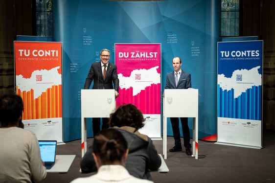 Al resultat dla cumpededa dla grupes de rujeneda 2024 pòssun ti dì de vester stabil, ajache la uszilazion ie sot a un percënt, da coche à dit l diretëur ASTAT Timon Gärtner pra la cunferënza stampa cun l presidënt dla Jonta provinziela Arno Kompatscher. (Foto: USP/Fabio Brucculeri)