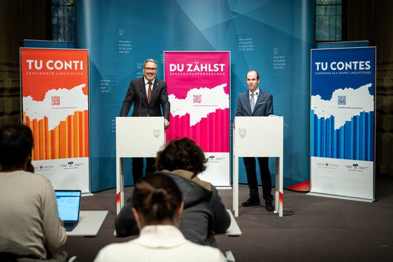 Das Ergebnis der Sprachgruppenzählung 2024 könne man als stabil bezeichnen, weil die Schwankungen unter einem Prozent liegen, sagte ASTAT-Direktor Timon Gärtner bei der heutigen (6. Dezember) Pressekonferenz mit Landeshauptmann Arno Kompatscher. (Foto: LPA/Fabio Brucculeri)