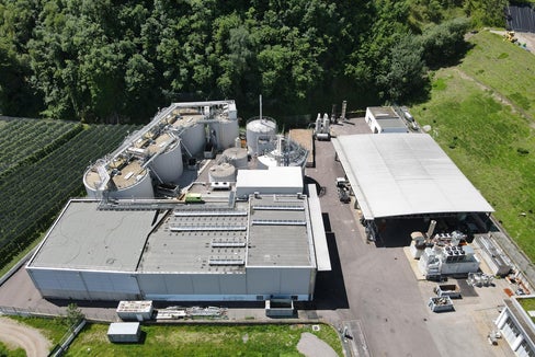 Wie die organische Abfallverwertung in der Vergärungsanlage in Lana funktioniert, kann am 8. Juni im Rahmen von geführten Besichtigungen erfahren werden. Eine Online-Anmeldung ist erforderlich. (Foto: Landesagentur für Umwelt und Klimaschutz/G.News)