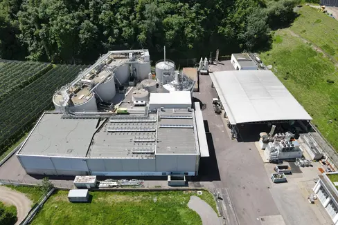 Wie die organische Abfallverwertung in der Vergärungsanlage in Lana funktioniert, kann am 8. Juni im Rahmen von geführten Besichtigungen erfahren werden. Eine Online-Anmeldung ist erforderlich. (Foto: Landesagentur für Umwelt und Klimaschutz/G.News)