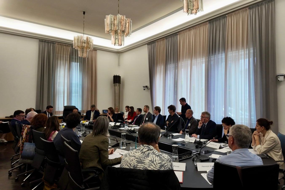Nella sua riunione, la Consulta provinciale culturale ha discusso le proposte per lo sviluppo di linee guida strategiche per il lavoro culturale in Alto Adige. (Foto: USP/Dipartimento Istruzione, Formazione e Cultura ladina/Bruno Benedetto)