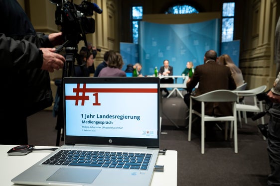 Wertschätzung, Beständigkeit und Perspektiven waren die leitenden Schlagworte des Mediengesprächs von Landesrat Achammer und Landesrätin Amhof. (Foto: LPA/Fabio Brucculeri)