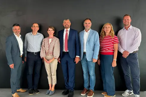 Nella foto: da sinistra a destra, il direttore generale di STA Joachim Dejaco, il presidente di STA Martin Fill, la consigliera di amministrazione Trixie Bastian, l'assessore provinciale Daniel Alfreider, il consigliere di amministrazione Thomas Schraffl, la presidente del Collegio sindacale Bruna Micheletto e Martin Müller, membro del Collegio sindacale. Nella foto non è presente Gerd Baumgartner, a sua volta membro del Collegio sindacale. (Foto: STA)