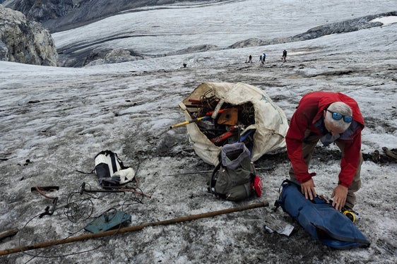 Una vasta operazione di pulizia dei ghiacciai ha interessato la zona del Passo dello Stelvio. (Foto: USP/Ispettorato forestale Silandro)