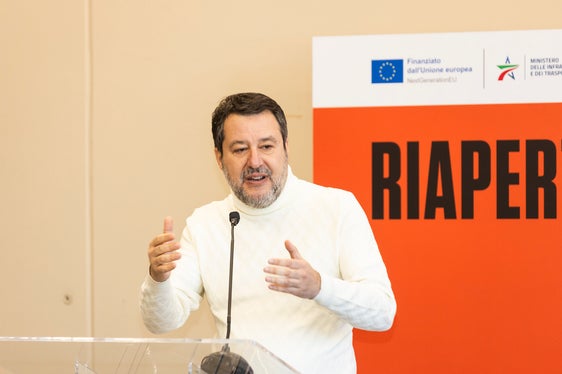 Minister Matteo Salvini sprach über die Wiedereröffnung und die Arbeiten im Pustertal auch im Hinblick auf die bevorstehenden Olympischen Spiele, die auch in Antholz Station machen werden. (Foto: LPA/Tiberio Sorvillo)