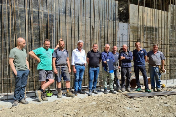 Foto di gruppo al termine del sopralluogo al rio Mesner in Val d'Ultimo (Foto: ASP/Agenzia per la Protezoine civile/Judith Weissensteiner)