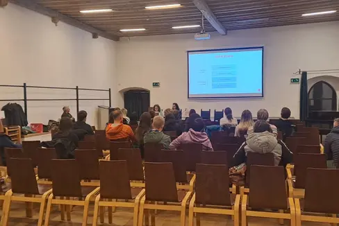 In Sterzing konnte man sich vor Ort über die Zweisprachigkeitsprüfung informieren. (Foto: LPA/Elisa Dallacosta)