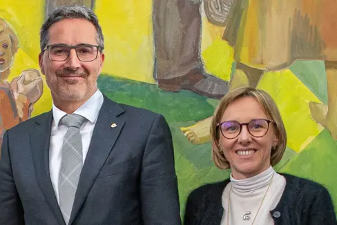 Il presidente della Provincia Arno Kompatscher e l’assessora al Personale Magdalena Amhof hanno incontrato i rappresentanti sindacali del contratto collettivo d'intercomparto per concordare un meccanismo di adeguamento degli stipendi, al fine di erogare anticipi regolari sull’inflazione maturata. (Foto: USP/Greta Steufer)