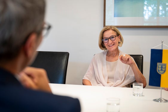 Europa brauche eine moderne und regional verankerte Kohäsionspolitik ab 2028. Darüber waren sich die zwei Landeshauptleute Johanna Mikl-Leitner und Arno Kompatscher in Bozen einig. (Foto: LPA/Fabio Brucculeri)
