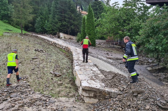 Numerose abitazioni sono state danneggiate, ma fortunatamente non vengono segnalati feriti. (Foto: ASP/Ufficio Sistemazione bacini montani nord/Jan Kobald)