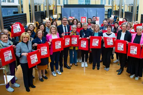 Gemeinsamer Einsatz für mehr Lohngerechtigkeit: 72 Organisationen beteiligen sich am Equal Pay Day am 21. April 2023. (Foto: LPA/Fabio Brucculeri)
