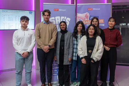 Mihail Atanasovski Mirchevski, Zeno Corrà, Fatima Sajad, Lisa Pivetta, Amina Jamaj, Elena Bonadio und Sabrina Ye (v.l.n.r.) haben es – ebenso wie Elena Bonadio, die im Bild fehlt – haben es ins Finale von Sag's Multi geschafft. (Foto: LPA)