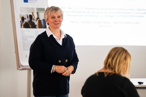 Marianne Siller, direttrice tecnico-assistenziale, ha evidenziato come questo corso di management abbia posto le basi e le competenze chiave per un'assistenza sanitaria moderna e di alta qualità (Foto: USP/Manuela Tessaro)