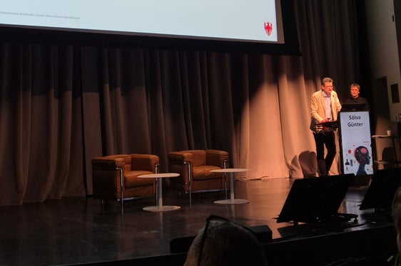 Le quattro società in house Informatica Alto Adige SpA, Lepida, Pasubio Tecnologia srl e Trentino Digitale hanno fondato nel 2021 Cerchio ICT Inhouse per promuovere la collaborazione e lo scambio di informazioni, che avverranno in occasione di conferenze come quella del 20 novembre. (Foto: IAA)