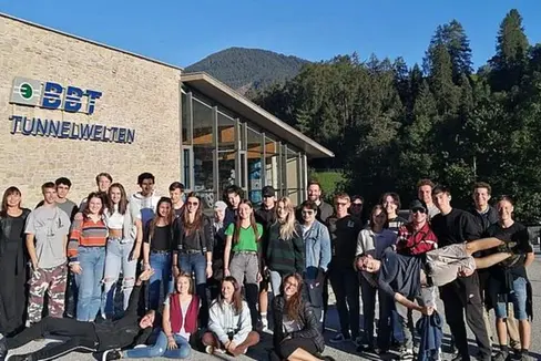 Incontro tra giovani al Festival della Gioventù dell'Euregio 2021 (Foto: Euregio)