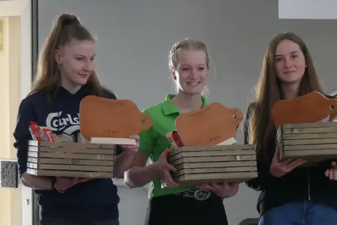 Die Erstplatzierten (v. l.) Martha Zwischenbrugger (FS Tisens), Stephanie Schöpfer (FS BHM Rotholz) und Laura Schmid (FS BHM Landeck) (Foto: LPA/FS Tisens)
