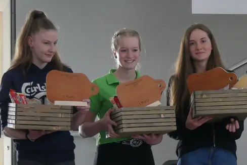 Die Erstplatzierten (v. l.) Martha Zwischenbrugger (FS Tisens), Stephanie Schöpfer (FS BHM Rotholz) und Laura Schmid (FS BHM Landeck) (Foto: LPA/FS Tisens)
