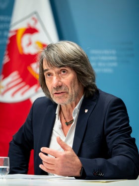 Seine Vision sei ein Wertewandel: Weg von einer krankheitszentrierten Medizin hin zu einer gesundheitszentrierten Vorsorge, erklärte Landesrat Messner beim Mediengespräch am 30. Jänner. (Foto: LPA/Fabio Brucculeri)