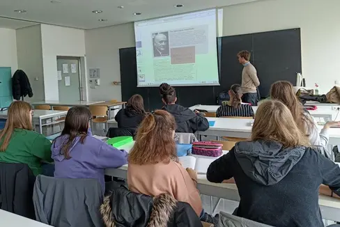 Un momento dell'incontro degli studenti del Liceo Pascoli di Bolzano con il Consiglio dei giovani dell'Eusalp e i rappresentanti della Fondazione Antonio Megalizzi (Foto: Fondazione Antonio Megalizzi)