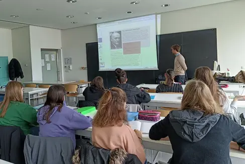 Un momento dell'incontro degli studenti del Liceo Pascoli di Bolzano con il Consiglio dei giovani dell'Eusalp e i rappresentanti della Fondazione Antonio Megalizzi (Foto: Fondazione Antonio Megalizzi)