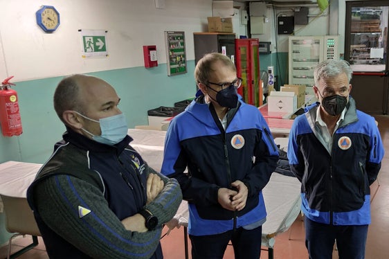 Da sinistra: Stefano Fait della Protezione Civile del Trentino, il direttore della Protezione Civile Unterweger, l'assessore alla Protezione Civile dell'Alto Adige, Arnold Schuler, Andrea Mazo del Dipartimento di Protezione Civile (Foto: Protezione Civile/Andreas Simmerle)