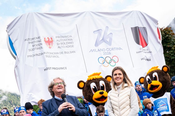 Für Südtirols CONI-Präsident Alex Tabarelli (im Bild mit Claudia Messner) ist mit der Abhaltung Olympischer Spiele in Südtirol ein Traum wahr geworden. (Foto: LPA/Fabio Brucculeri)