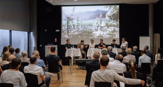 Nicht allein am CO2-Fußabdruck messen: Nachhaltige regionale Versorgung ist gesamtheitlich zu denken, war eine Botschaft bei der Vorstellung der vorläufigen Projektergebnisse. (Foto: LPA/Eurac)