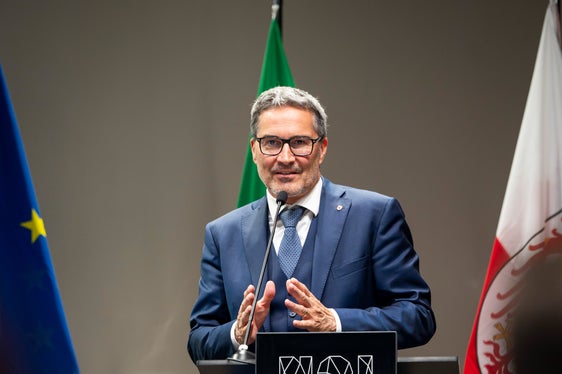 Die Syrienkrise im Jahr 2015 hat die EU überrascht und getroffen: Seither hat sich aber viel getan, betonte Landeshauptmann Arno Kompatscher im Rahmen seiner Grußworte im NOI Techpark. (Foto: LPA/Fabio Brucculeri)