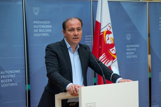 Landesrat Giuliano Vettorato, der den Beschluss zur Wiedereinführung der Fördermaßnahmen für die Erweiterung von Fernwärmesystemen eingebracht hat (Foto: LPA/Fabio Brucculeri)