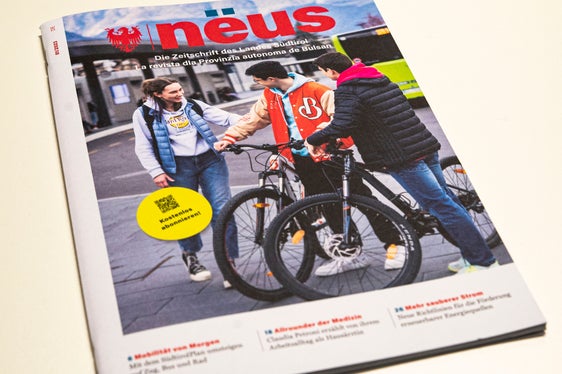 Das Cover der neuen Landeszeitschrift nëus, die als zwei-, teilweise dreisprachiges Wendeheft konzipiert ist. (Foto: LPA/Fabio Brucculeri)