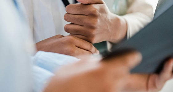 Verstärkung für das Landesamt für Pflegeeinstufung: Die Sozialbetreuerinnen bzw. Sozialbetreuer arbeiten dabei eng mit sozial‑sanitären Diensten, Sprengeln und Ärzten und Ärztinnen zusammen und halten regelmäßig Rücksprache mit den Koordinatorinnen und Koordinatoren. (Foto: Pexels. Das Foto darf nur in Zusammenhang mit dieser Pressemitteilung verwendte werden.)