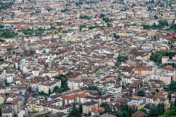 Bolzano è uno dei 21 Comuni altoatesini con carenza di alloggi (Foto: Unsplash)
