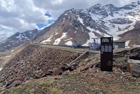 L’inaugurazione del sentiero didattico Ice Walk a Fontana Bianca in Val d’Ultimo si terrà sabato, 25 luglio,
alle ore 11, a Fontana Bianca, all’imbocco della Val d’Ultimo (Foto: USP/Ufficio Idrologia e dighe)