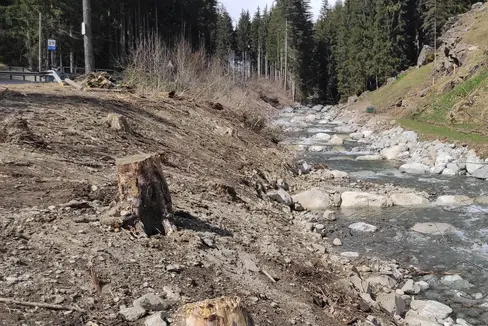 È stata ripristinata la continuità del flusso del corso del Talvera a nord di Sarentino. (Foto: Sistemazione bacini montani nord)