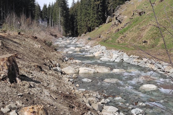 È stata ripristinata la continuità del flusso del corso del Talvera a nord di Sarentino. (Foto: Sistemazione bacini montani nord)