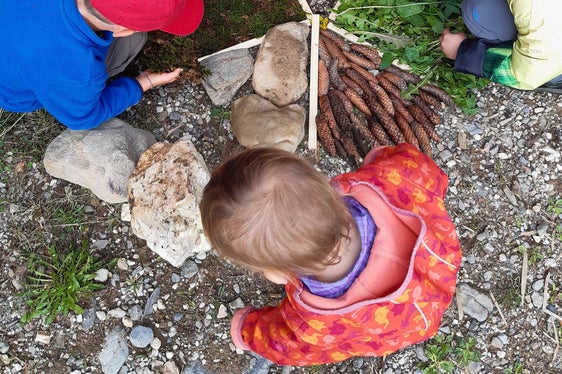 Le escursioni guidate per famiglie si svolgono per la terza volta nei parchi naturali dell'Alto Adige. (Foto: Ufficio Natura /Andrea Leitner)