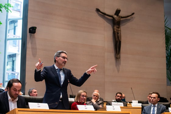 Il presidente della Provincia ha sottolineato che il lavoro politico sarà più impegnativo che mai, vista la pluralità senza precedenti dei partiti presenti nel Consiglio provinciale altoatesino e con la Giunta provinciale sostenuta da una coalizione di cinque partiti. (Foto: ASP/Ivo Corrà)