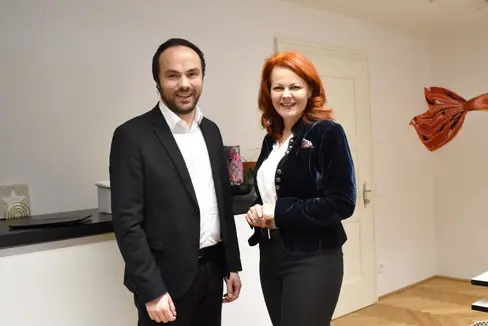 Collaborazione sovraregionale nel settore dell'Istruzione. L'assessore altoatesino Philipp Achammer e l'assessore all'Istruzione del Tirolo Cornelia Hagele (Foto Land Tirol)